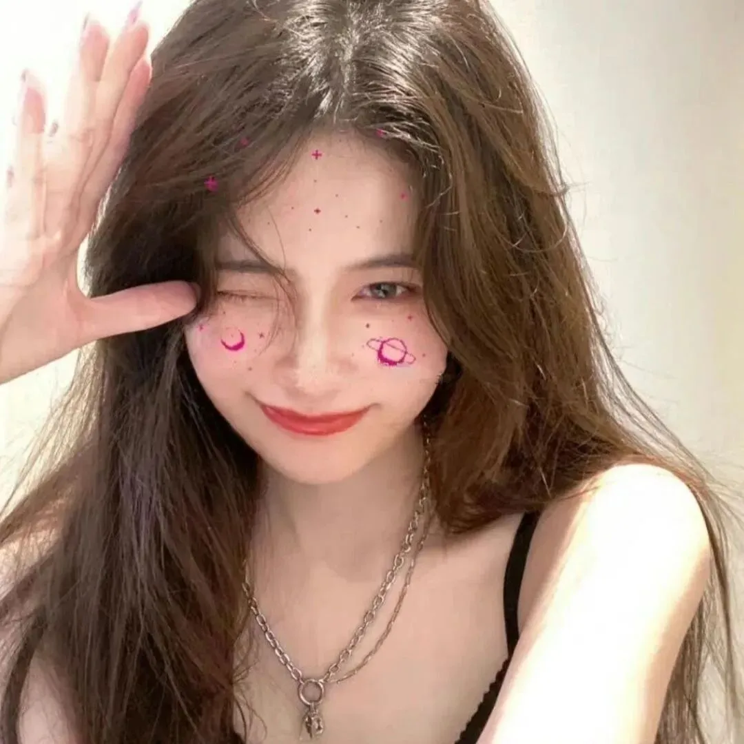 穿条纹睡衣的男孩